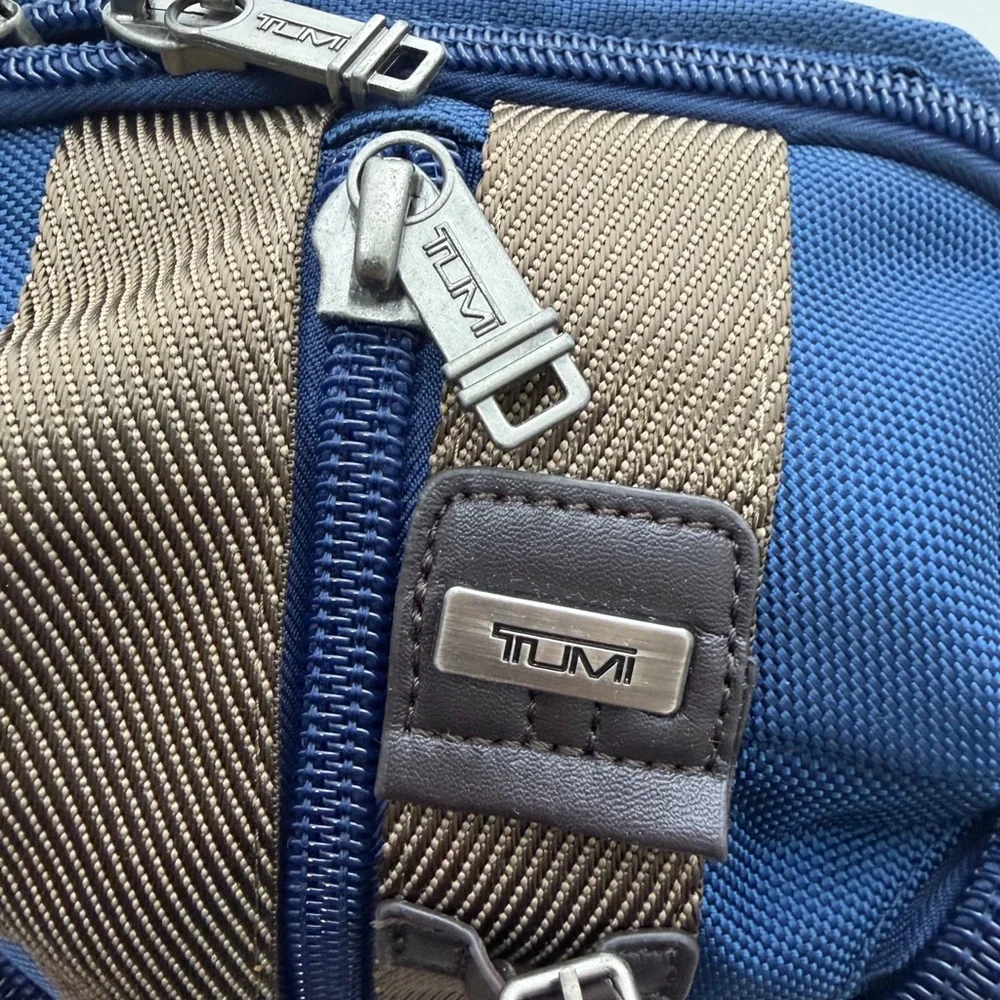 🌞 Tumi Alpha Bravo Monterey Sling Bag